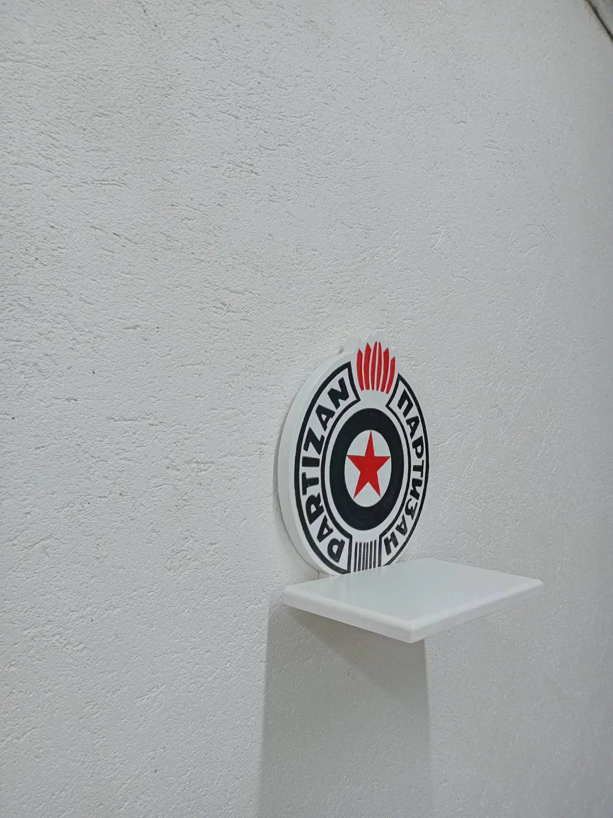 Zidni sat za dečiju sobu na temu Partizana - Polica Partizan - Слика 3